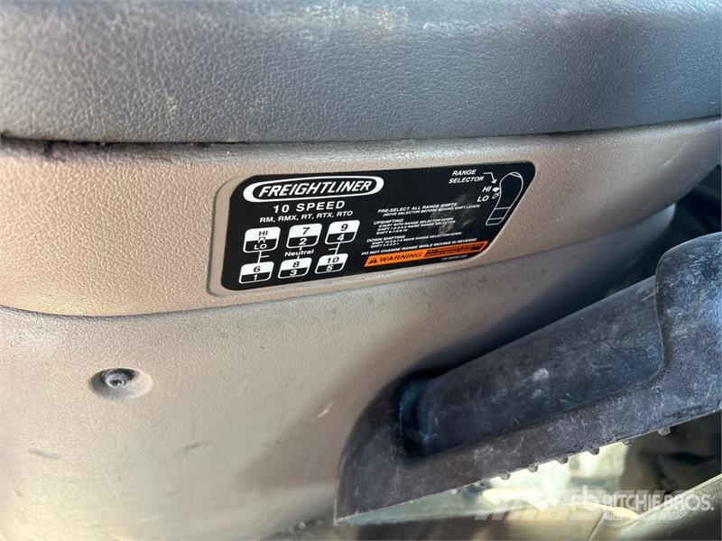 Freightliner Cascadia 125 6x4 Roll-Off Truck (Inoperable) شاحنات لوادر