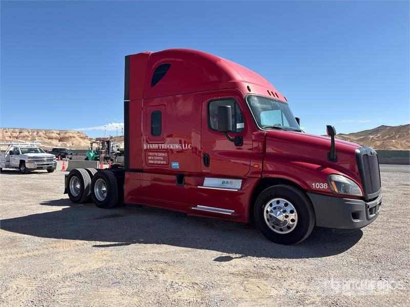 Freightliner Cascadia 125 6x4 T/A Sleeper Truck Tractor Sattelzugmaschinen