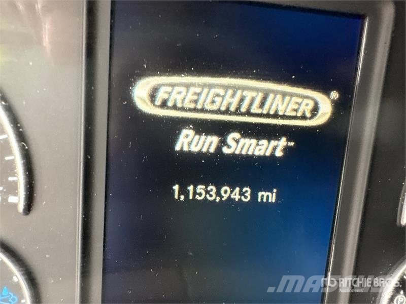 Freightliner Cascadia 126 6x4 T/A Sleeper Truck Tractor Tegljači
