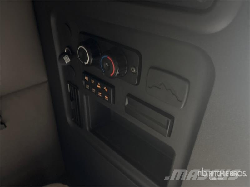 Freightliner Cascadia 6x4 T/A Sleeper Truck Tractor Влекачи