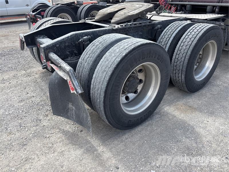 Freightliner Cascadia 126 6x4 T/A Sleeper Truck Tractor Motrici e Trattori Stradali
