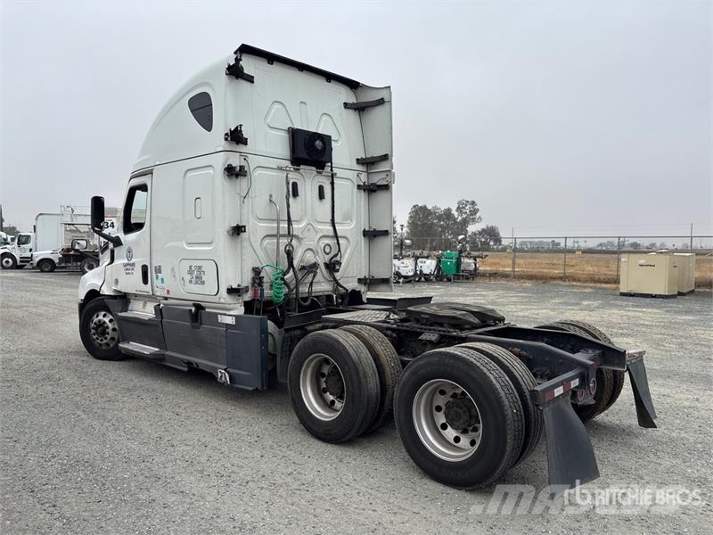 Freightliner Cascadia 126 6x4 T/A Sleeper Truck Tractor Prime Movers