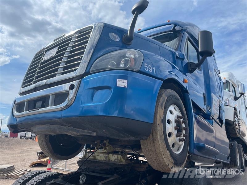 Freightliner Cascadia 125 6x4 T/A Sleeper Truck Tractor (Inoper 트랙터 유닛