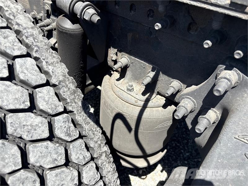 Freightliner Cascadia 126 6x4 T/A Sleeper Truck Tractor وحدات الجر