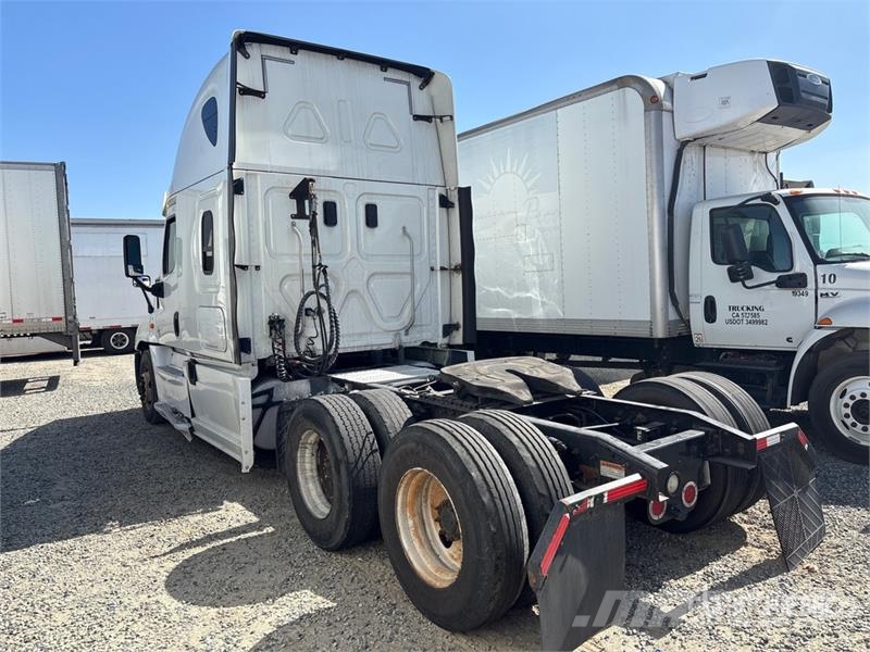 Freightliner Cascadia 125 6x4 T/A Sleeper Truck Tractor Tegljači