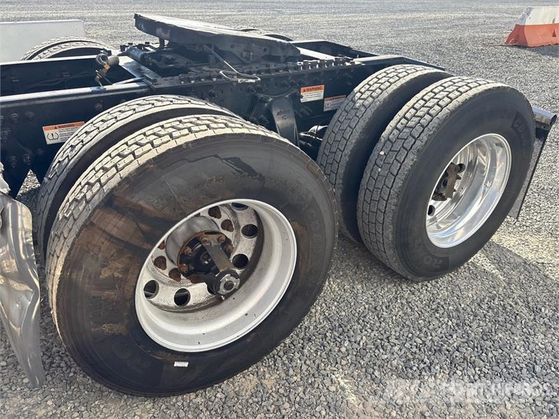 Freightliner Cascadia 126 6x4 T/A Sleeper Truck Tractor 트랙터 유닛