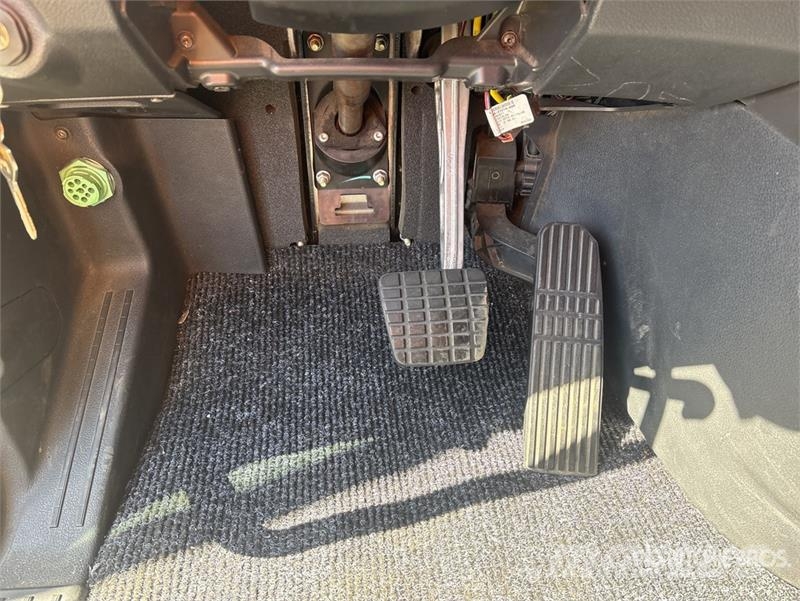 Freightliner Cascadia 126 6x4 T/A Sleeper Truck Tractor Camiones tractor