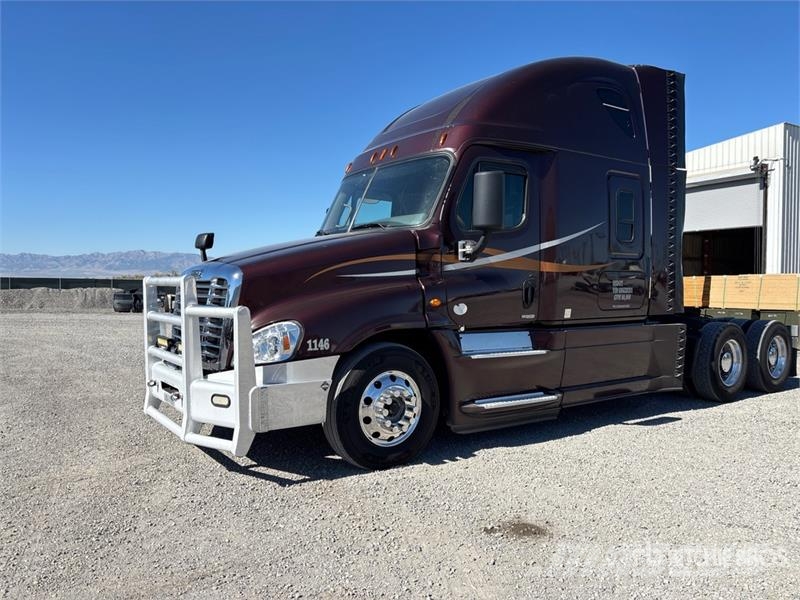 Freightliner Cascadia 125 6x4 T/A Sleeper Truck Tractor Tractor Units