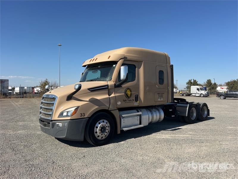 Freightliner Cascadia 126 6x4 T/A Sleeper Truck Tractor Sattelzugmaschinen