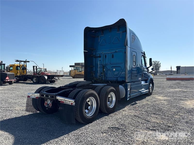 Freightliner Cascadia 126 6x4 T/A Sleeper Truck Tractor Nyergesvontatók