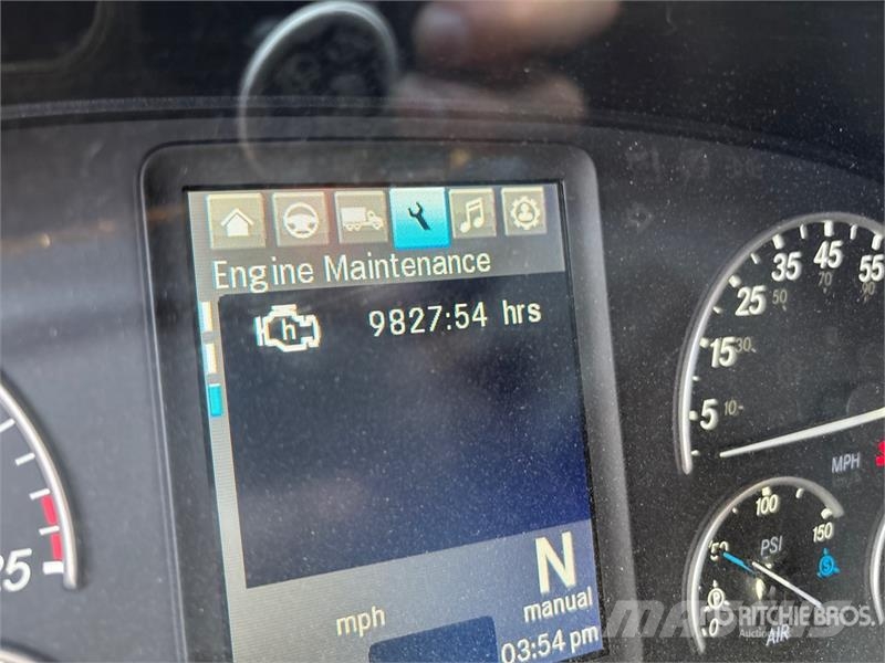 Freightliner Cascadia 126 6x4 T/A Sleeper Truck Tractor Тягачі