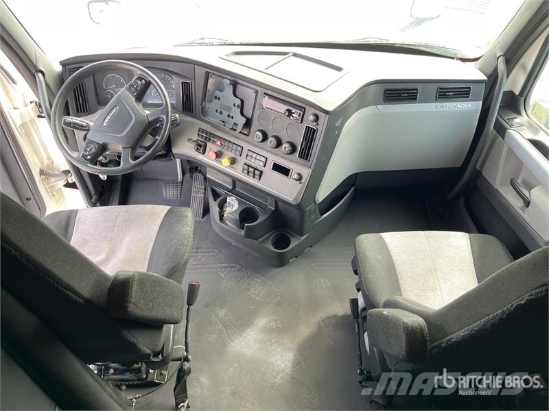 Freightliner Cascadia 126 Autotractoare
