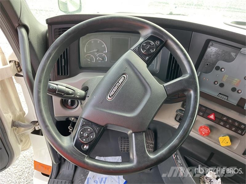 Freightliner Cascadia 126 Autotractoare