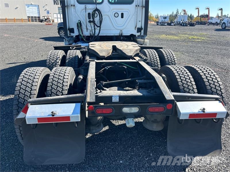 Freightliner Cascadia 116 وحدات الجر