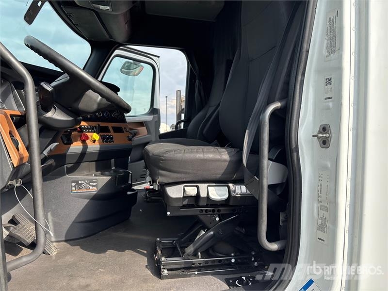 Freightliner Cascadia 126 Vilcēji