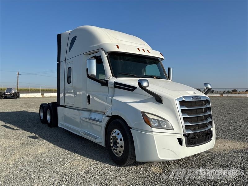 Freightliner Cascadia 126 6x4 T/A Sleeper Truck Tractor Nyergesvontatók