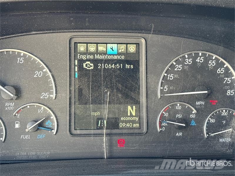Freightliner Cascadia 126 6x2 T/A Sleeper Truck Tractor Vlačilci