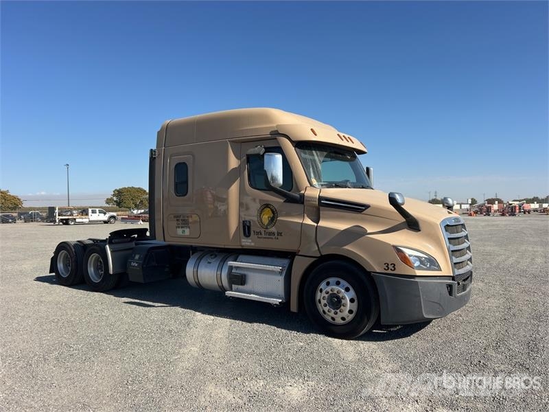 Freightliner Cascadia 126 6x4 T/A Sleeper Truck Tractor Sattelzugmaschinen