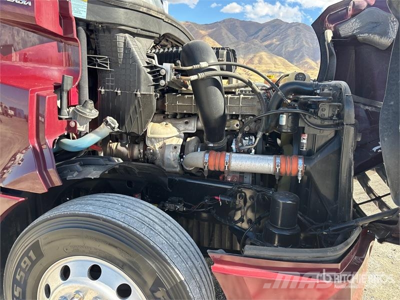 Freightliner Cascadia 126 6x4 T/A Sleeper Truck Tractor Tractores (camiões)