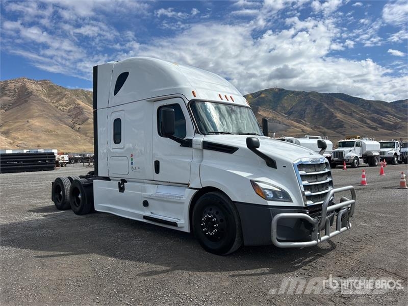 Freightliner Cascadia 126 6x4 T/A Sleeper Truck Tractor (Inoper Tracteur routier
