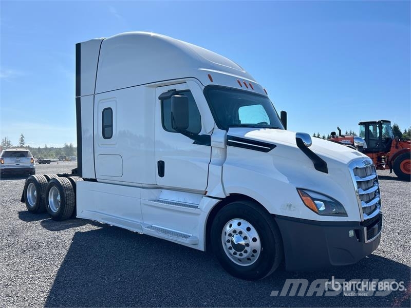 Freightliner Cascadia 126 6x4 T/A Sleeper Truck Tractor Sadulveokid