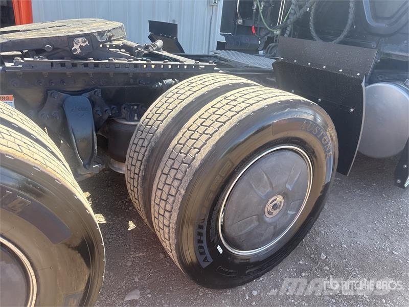 Freightliner Cascadia 126 6x4 T/A Sleeper Truck Tractor Motrici e Trattori Stradali