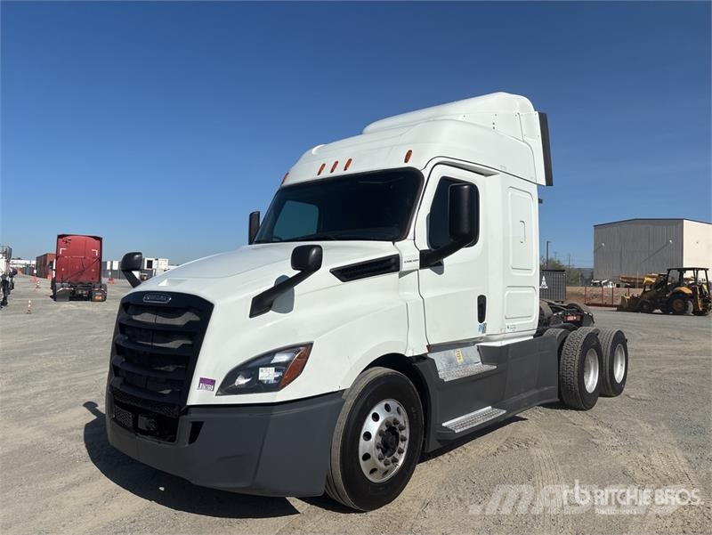 Freightliner Cascadia 126 6x4 T/A Sleeper Truck Tractor Motrici e Trattori Stradali