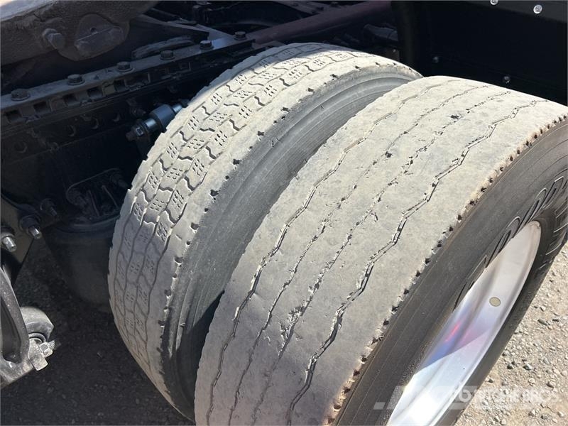 Freightliner Cascadia 126 T/A Sleeper Truck Tractor Tractor Units