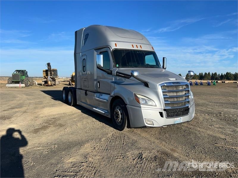 Freightliner Cascadia 126 T/A Sleeper Truck Tractor Tegljači