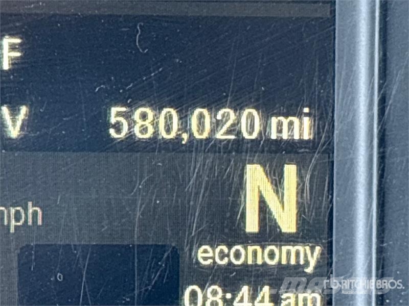 Freightliner Cascadia 126 6x4 T/A Sleeper Truck Tractor Tractor Units