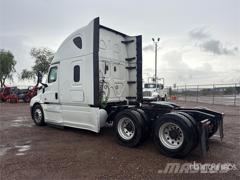 Freightliner Cascadia 126 6x4 T/A Sleeper Truck Tractor Tractor Units