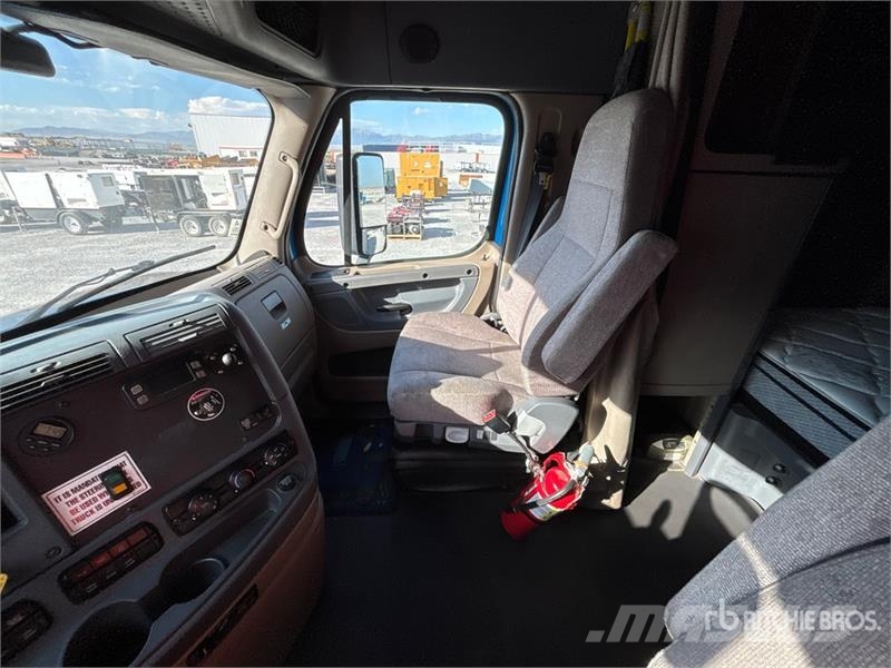 Freightliner Cascadia 125 6x4 T/A Sleeper Truck Tractor وحدات الجر