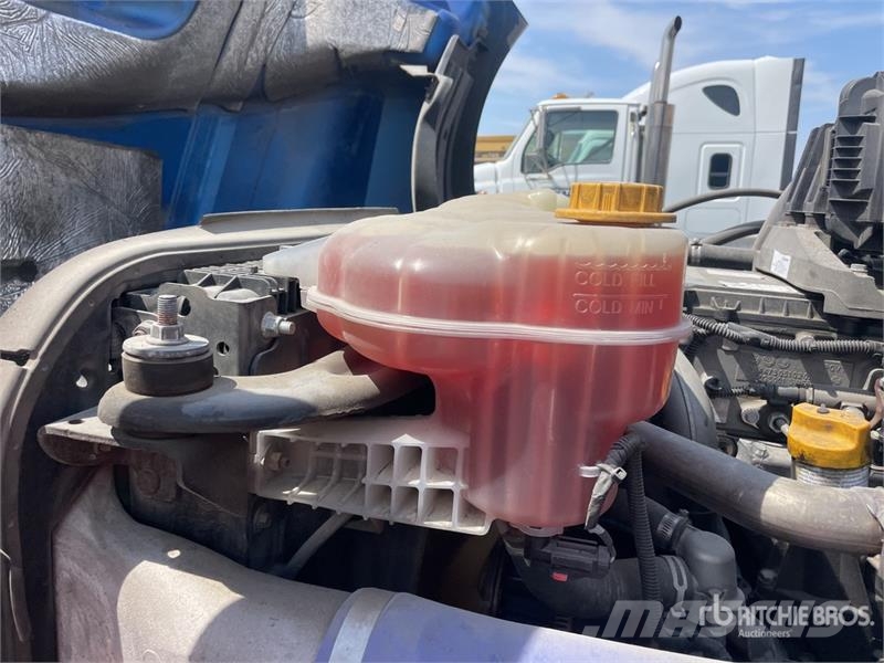 Freightliner Cascadia 126 6x4 T/A Sleeper Truck Tractor (Inoper Vilcēji