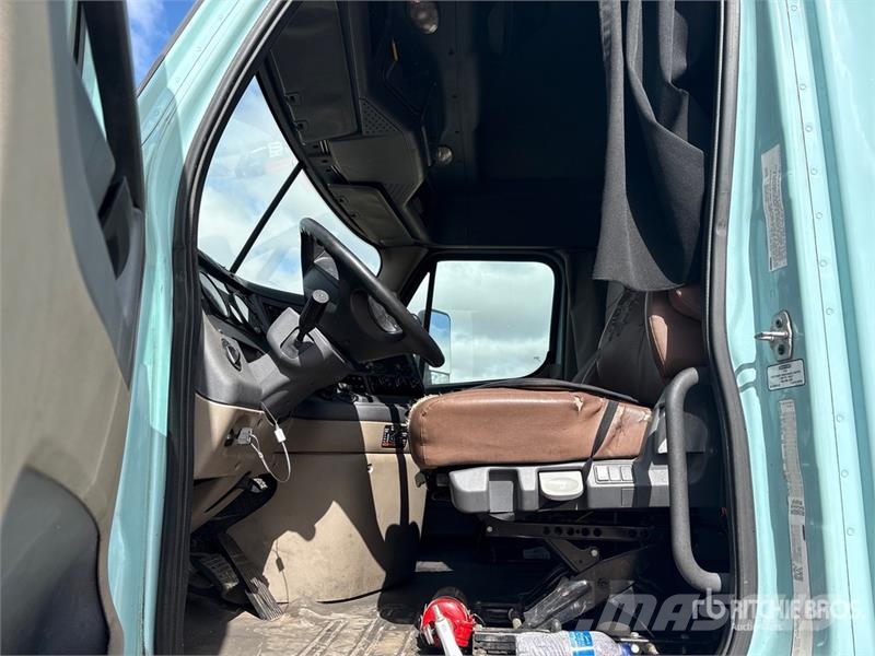 Freightliner Cascadia 113 Vilcēji