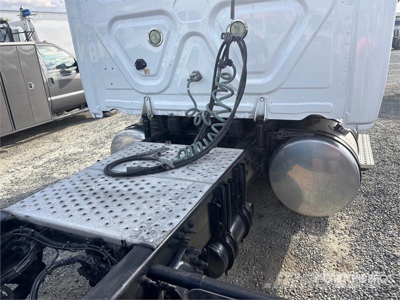 Freightliner Cascadia 125 6x2 T/A Sleeper Truck Tractor Sattelzugmaschinen