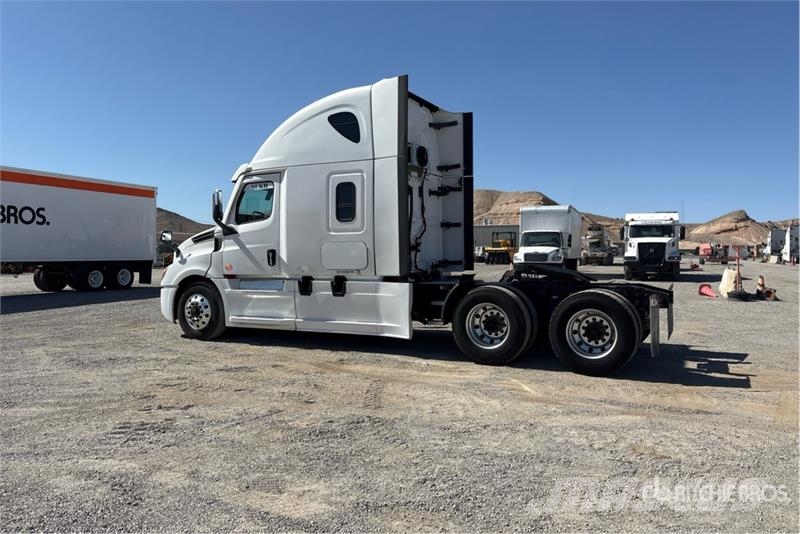 Freightliner Cascadia 126 6x4 T/A Sleeper Truck Tractor Vilcēji