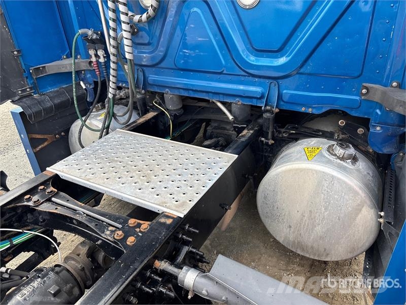 Freightliner Cascadia 126 6x4 T/A Sleeper Truck Tractor Autotractoare