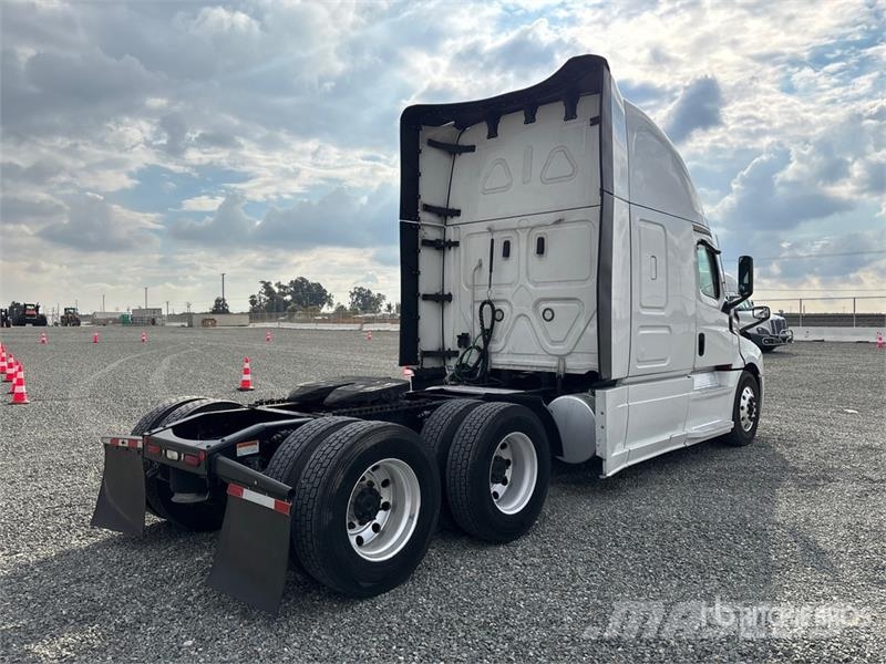 Freightliner Cascadia 126 Vilcēji