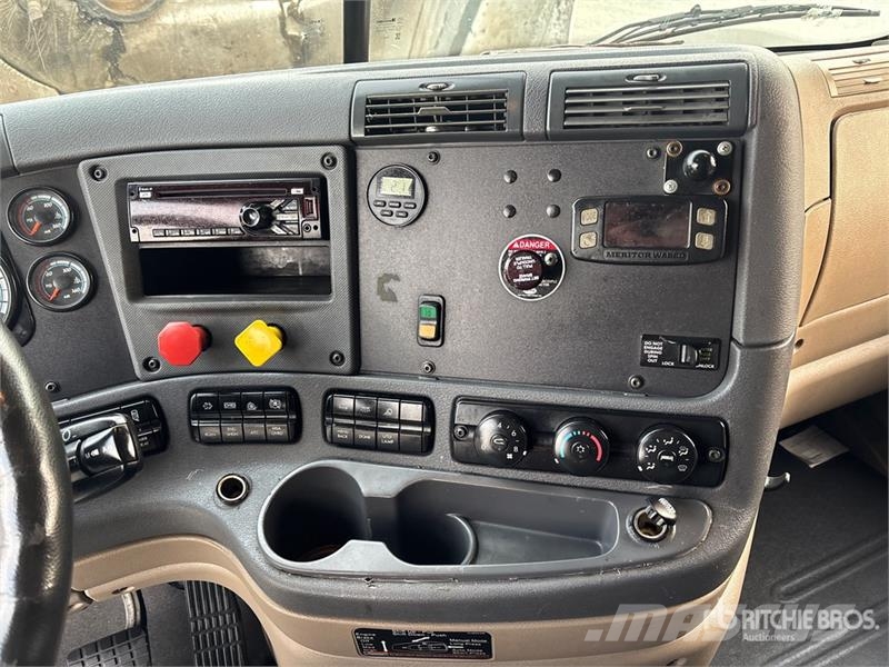 Freightliner Cascadia 125 6x4 T/A Sleeper Truck Tractor Vilcēji