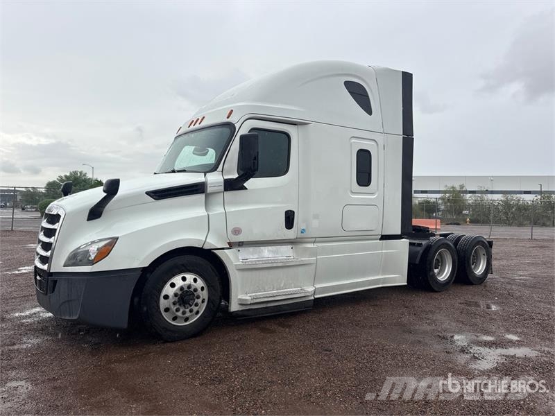Freightliner Cascadia 126 6x4 T/A Sleeper Truck Tractor Tractor Units