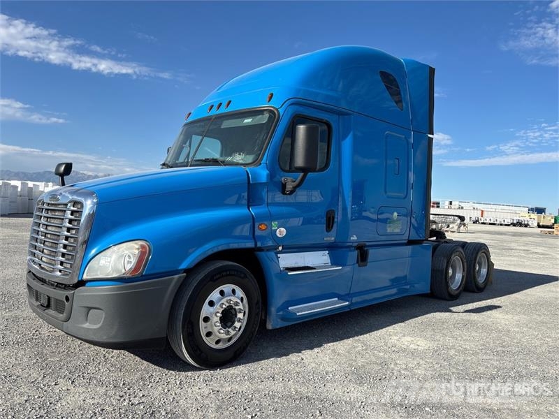 Freightliner Cascadia 125 6x4 T/A Sleeper Truck Tractor وحدات الجر