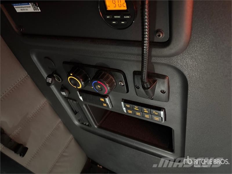 Freightliner Cascadia 126 6x4 T/A Sleeper Truck Tractor 트랙터 유닛