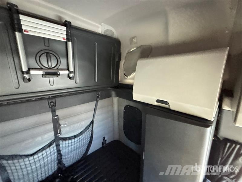 Freightliner Cascadia 126 6x4 T/A Sleeper Truck Tractor Седельные тягачи