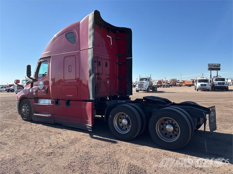 Freightliner Cascadia 126 6x4 T/A Sleeper Truck Tractor Vilcēji
