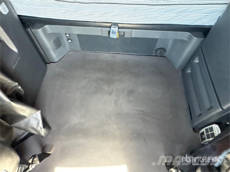 Freightliner Cascadia 126 6x4 T/A Sleeper Truck Tractor وحدات الجر