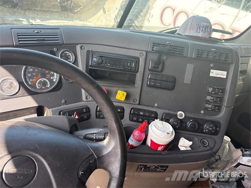 Freightliner Cascadia 125 6x4 T/A Sleeper Truck Tractor (Inoper 트랙터 유닛