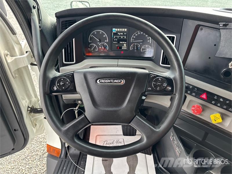 Freightliner Cascadia 126 6x4 T/A Sleeper Truck Tractor 트랙터 유닛