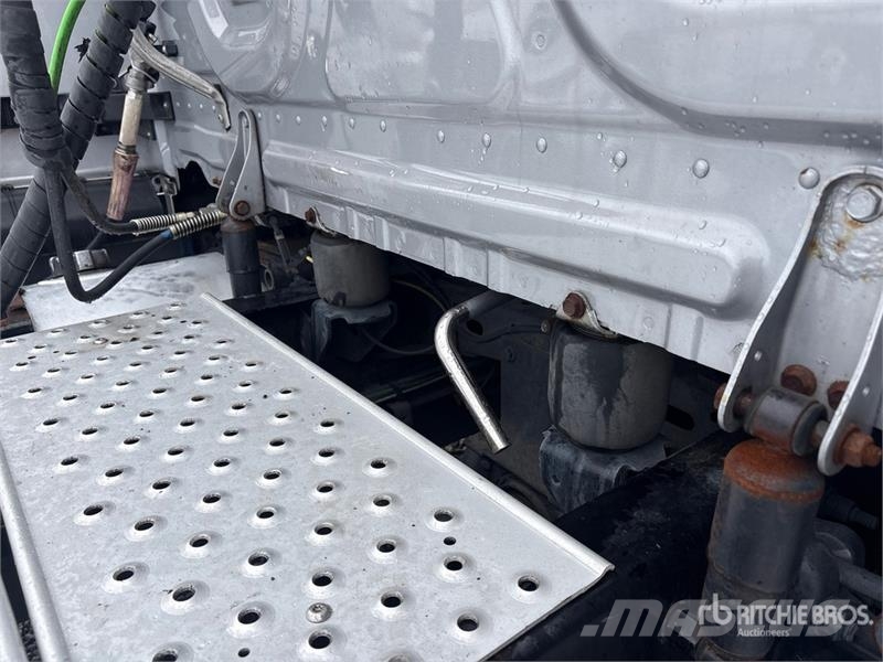 Freightliner Cascadia 126 6x4 T/A Sleeper Truck Tractor Тягачі