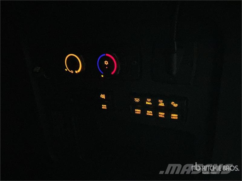 Freightliner Cascadia 126 6x4 T/A Sleeper Truck Tractor Cabezas tractoras