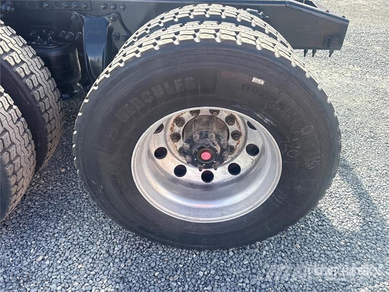 Freightliner Cascadia 125 6x2 T/A Sleeper Truck Tractor Седельные тягачи